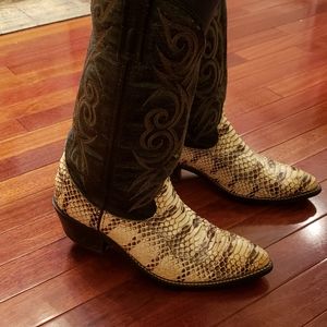 SOLD Mens 8.5 snakeskin boots